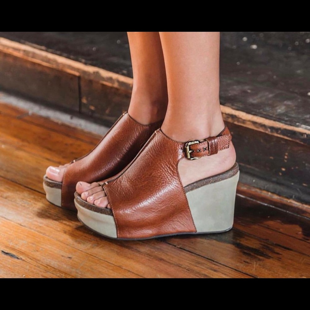 OTBT Wedges in mocha size 10